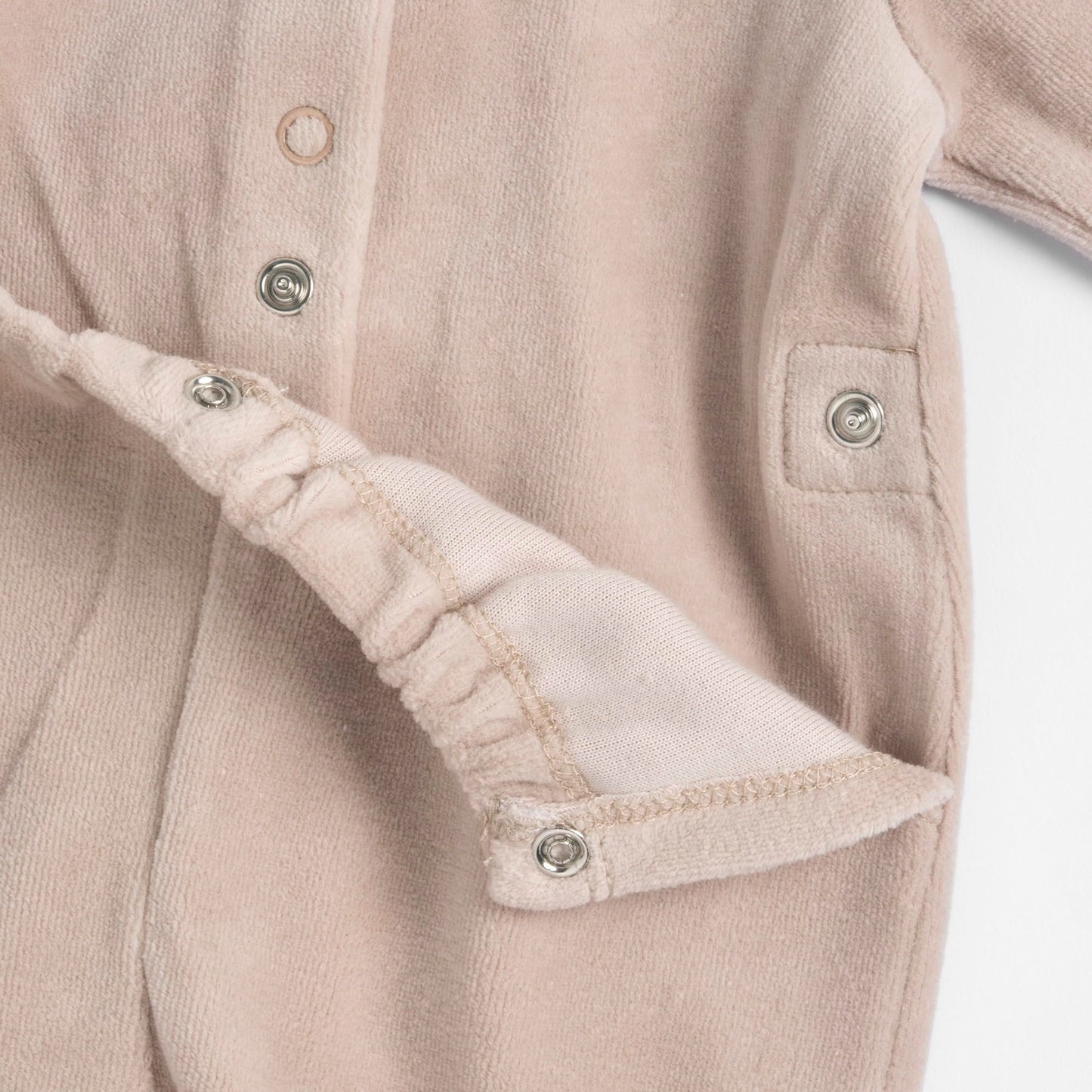 Chicco, Baby-Strampler für Jungen und Mädchen aus warmem und weichem Velours, mit praktischer Knopföffnung, ideal für den Winter, Babykleidung für 0-24 Monate, entworfen in Italien