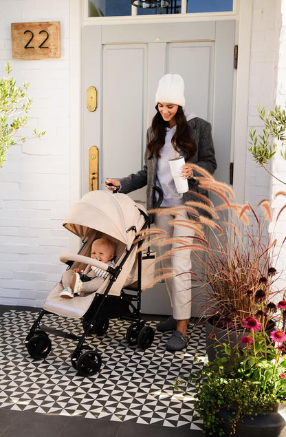 MoMi AKIRA Kinderbuggy Kinderwagen ab 6 Monaten (bis 15 kg), verstellbarer 5-Punkt-Sicherheitsgurt, Babytasche, Einkaufskorb, Regen- und Insektenschutz.