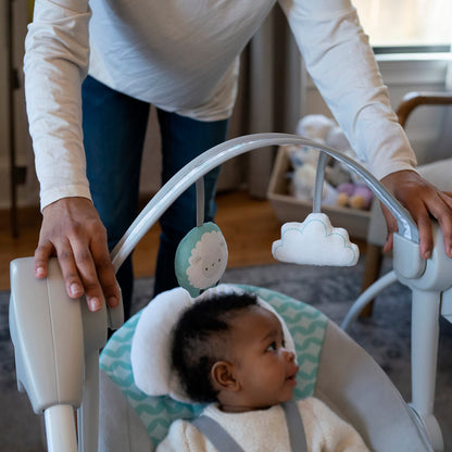 Ingenuity, tragbare Babyschaukel, Cuddle lamp - mit Melodien, Zeit- und Schaukeleinstellung
