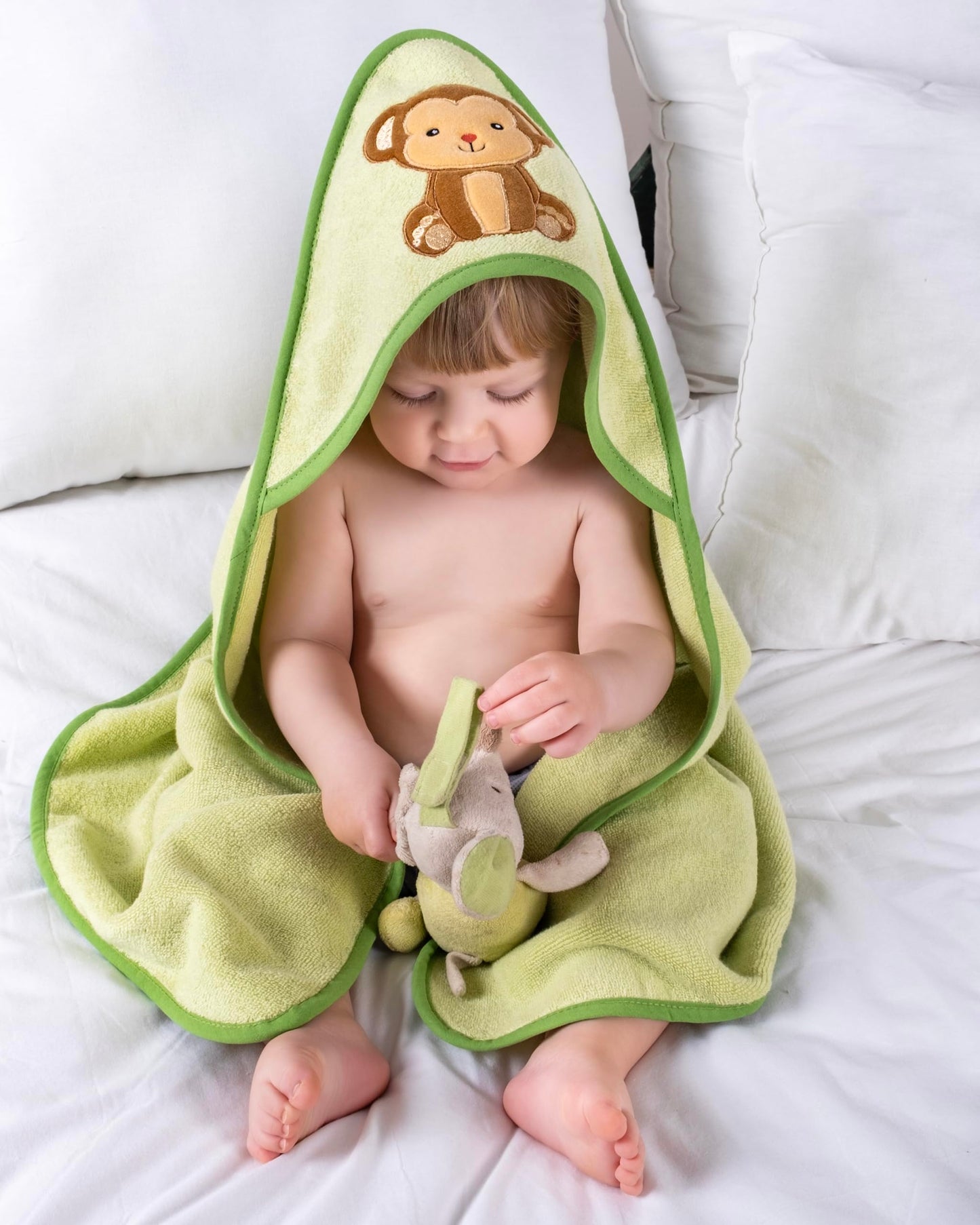 LAYNENBURG Premium Kapuzenhandtuch Baby - Badehandtuch aus 100% Baumwolle - Oeko TEX - Handtuch mit Kapuze für Neugeborene & Kinder - Badetuch, Babyhandtuch Mädchen, Jungen (Waschbär 80 x 80cm)