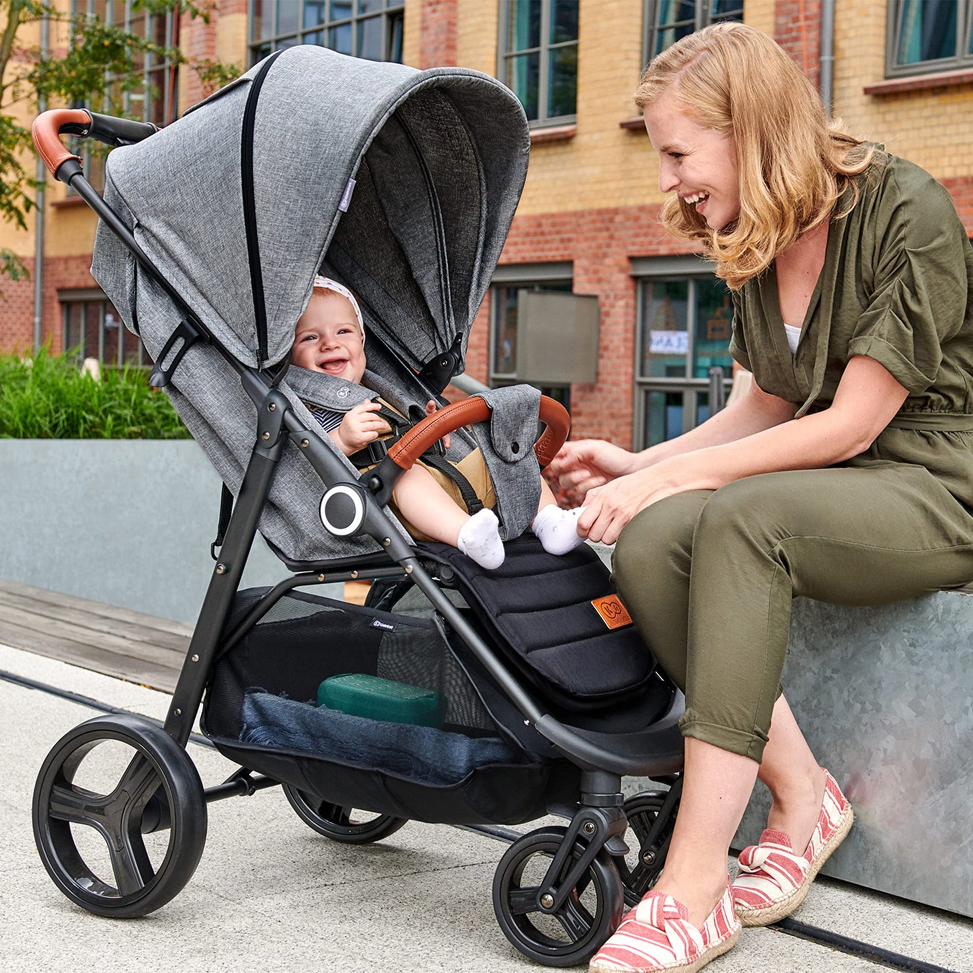 Kinderkraft GRANDE PLUS Kinderkraft Buggy von Geburt bis 22 kg, Zusammenklappen mit einer Hand, Liegeposition, großes Verdeck mit Fenster, alle 4 Räder gedämpft, geräumige Sitz, Grau - Meloni2