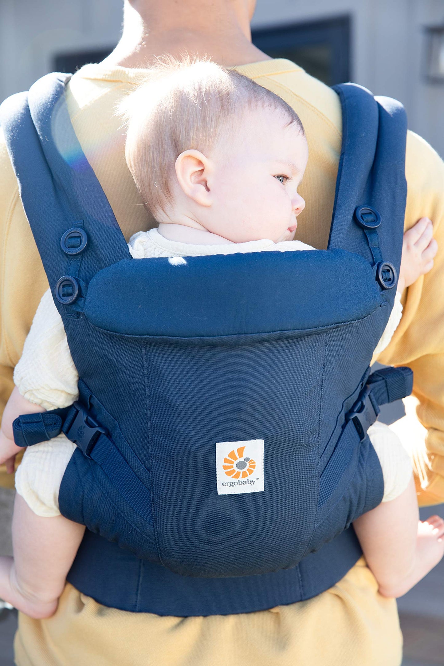 Ergobaby Adapt Babytrage für Neugeborene ab Geburt, 3-Positionen SoftFlex Mesh Ergonomische Babybauchtrage Rückentrage Baby-Tragetasche, Natural Beige, 1 Einheit