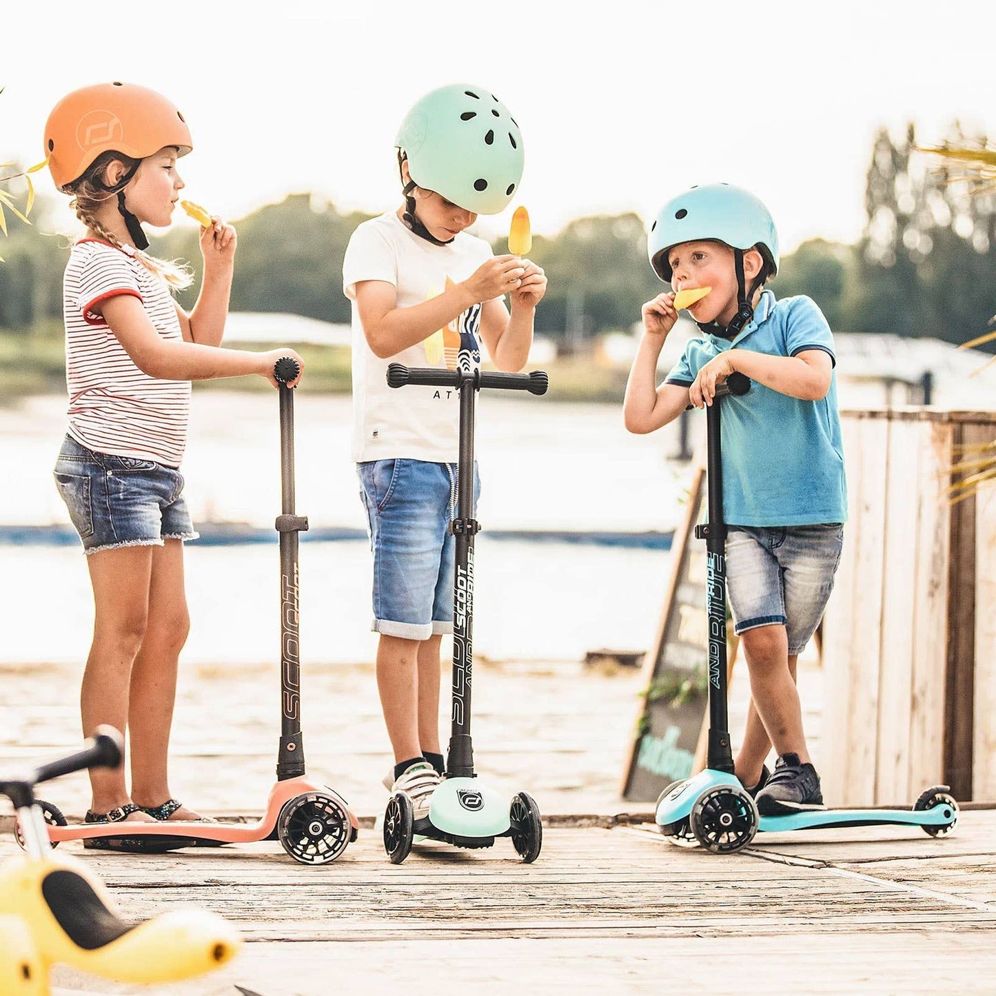Scoot and Ride Babyhelm mit verstellbaren Trägern, Mattes Finish, Größen XXS, inklusive LED-Sicherheitslicht und weicher Fleece-Polsterung für zusätzlichen Schutz