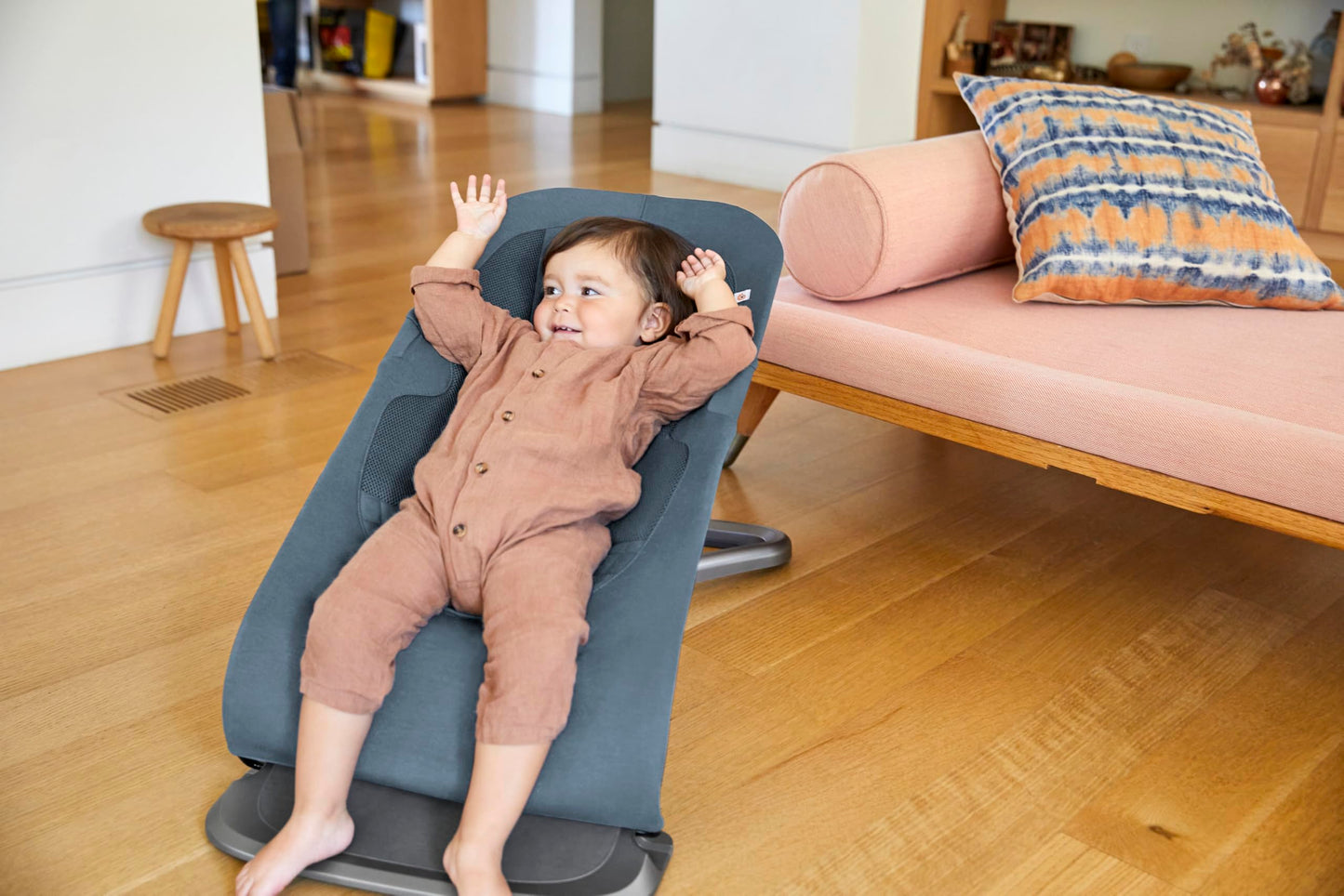 Ergobaby 3-in-1 Evolve Bouncer, Ergonomische Babywippe für Neugeborene ab Geburt bis zum Kleinkind, Babyschaukel mit Neugeboreneneinsatz (2,5 kg - 13,2 kg), Midnight Blue