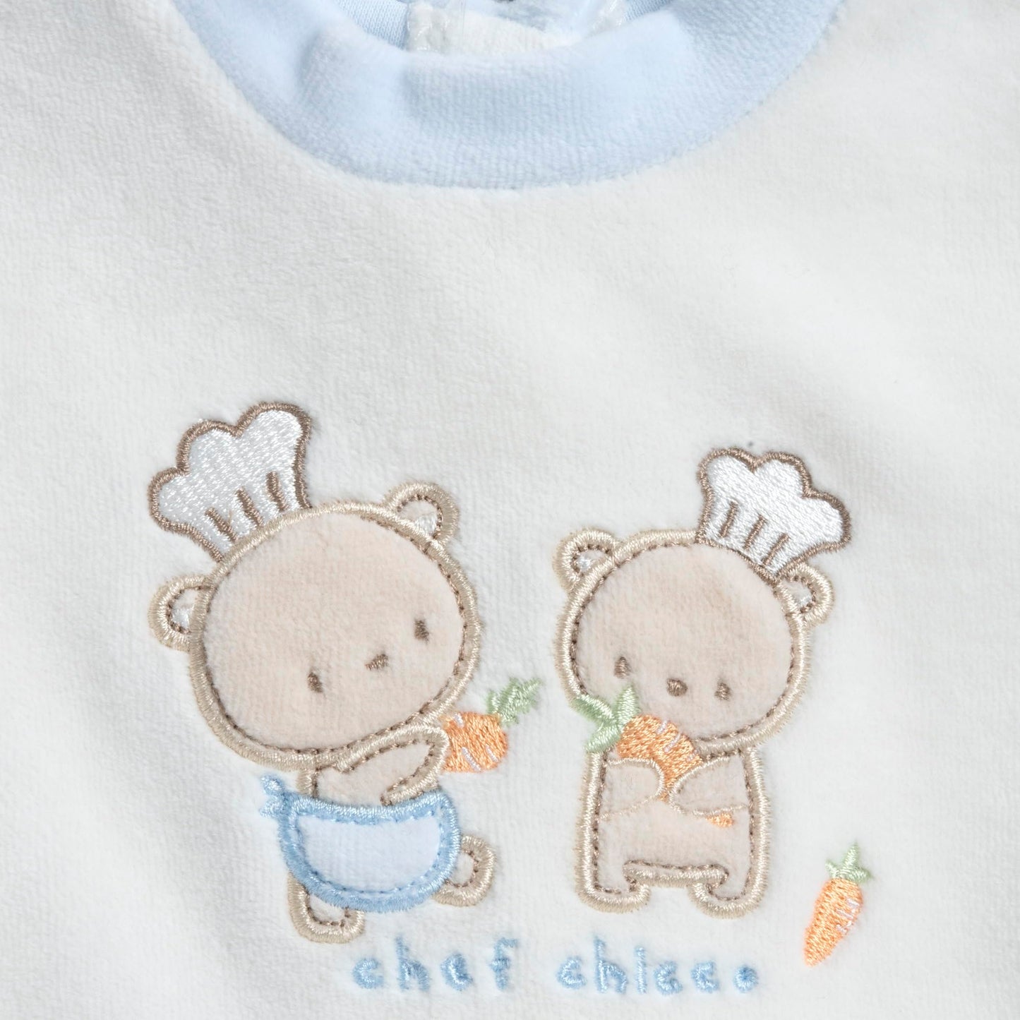 Chicco, Baby-Strampler für Jungen und Mädchen aus warmem und weichem Velours, mit praktischer Knopföffnung, ideal für den Winter, Babykleidung für 0-24 Monate, entworfen in Italien