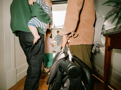 Ergobaby Metro3 Kinderwagen Buggy mit Liegefunktion, Baby-Buggy ab Geburt bis 22kg (0-4 Jahre), Zusammenklappbar und Autositz Kompatibel, höhenverstellbarer Griff, ergonomischer Sitz, Graphite Grey