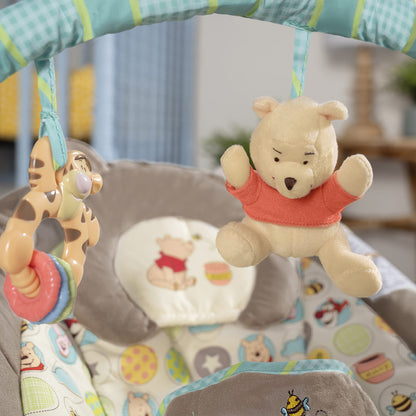 Bright Starts, Disney Baby, Winnie the Pooh Babywippe Babyschaukel mit Vibrationen, Automatischer Ausschaltfunktion, Melodien, Lautstärkeregler, Abnehmbarer Kopfstütze und Spielbogen