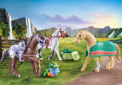 PLAYMOBIL Horses of Waterfall 71640 Kreativset mit Pferd und Stiften, inklusive Einer Figur, einem Pferd und DREI Crayola Stiften, künstlerisches Spielzeug für Kinder ab 5 Jahren