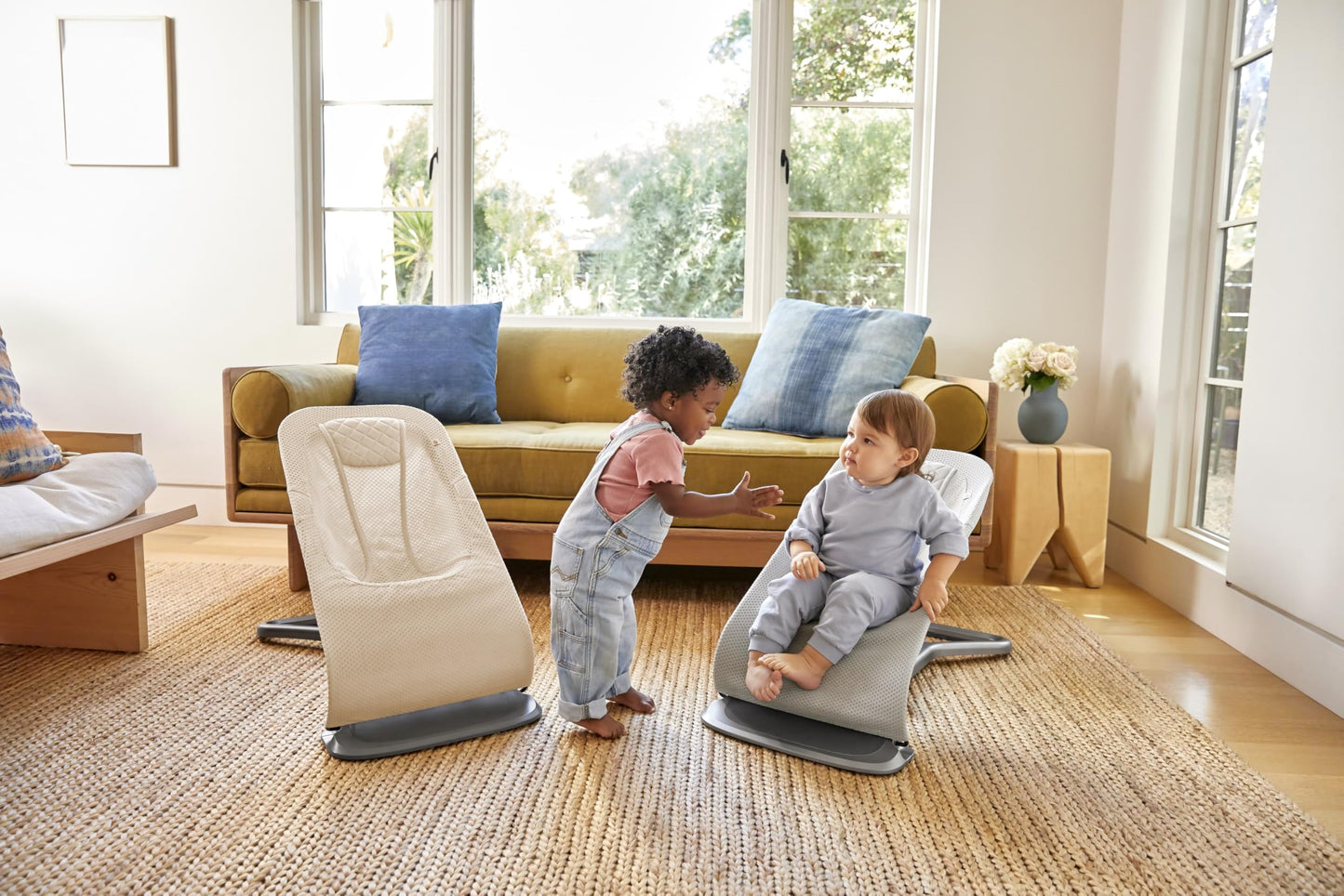 Ergobaby 3-in-1 Evolve Bouncer, Ergonomische Babywippe für Neugeborene ab Geburt bis zum Kleinkind, Babyschaukel mit Neugeboreneneinsatz (2,5 kg - 13,2 kg), Midnight Blue