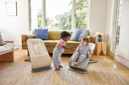 Ergobaby 3-in-1 Evolve Bouncer, Ergonomische Babywippe für Neugeborene ab Geburt bis zum Kleinkind, Babyschaukel mit Neugeboreneneinsatz (2,5 kg - 13,2 kg), Midnight Blue