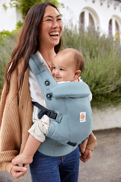 Ergobaby Adapt Babytrage für Neugeborene ab Geburt, 3-Positionen SoftFlex Mesh Ergonomische Babybauchtrage Rückentrage Baby-Tragetasche, Natural Beige, 1 Einheit
