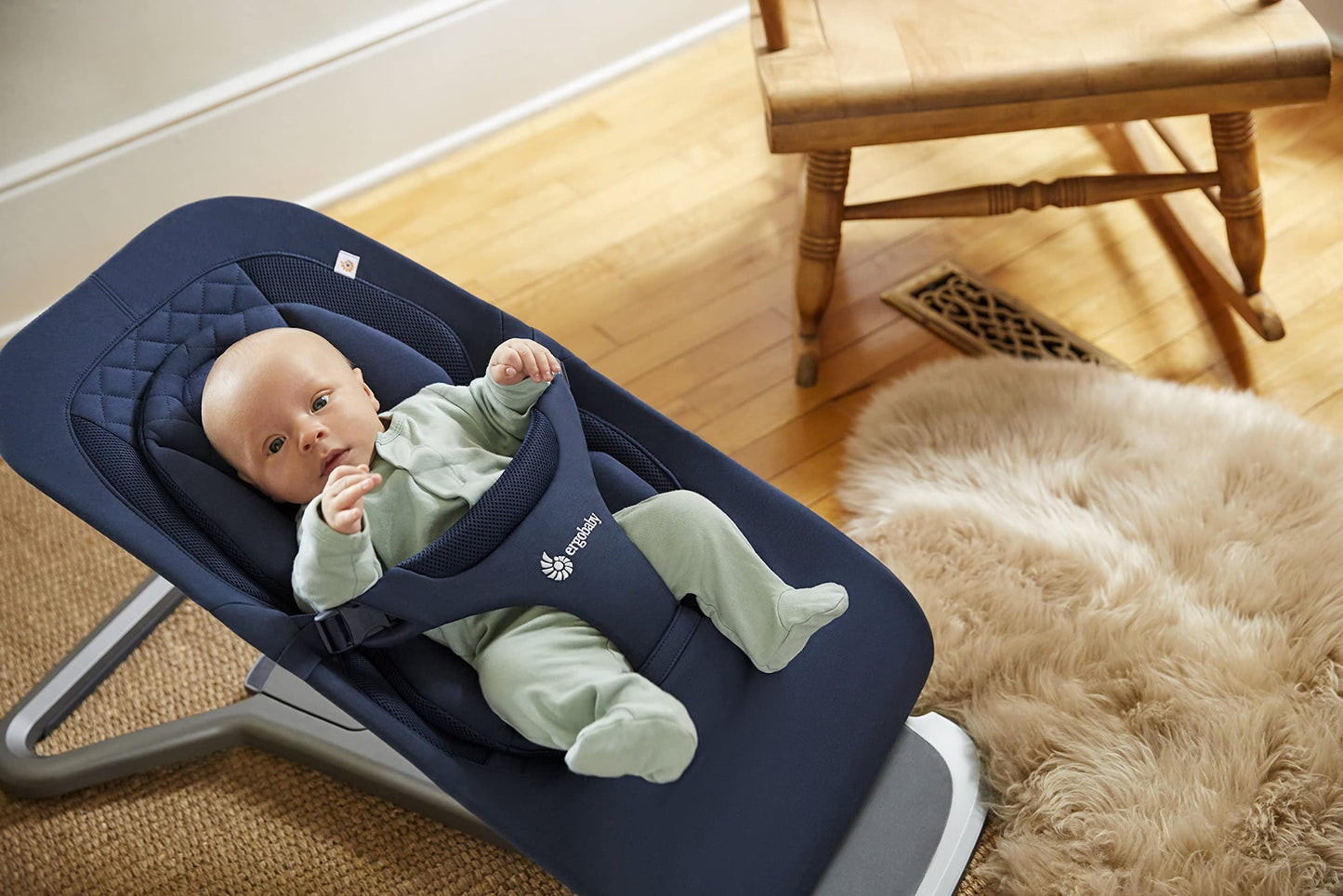 Ergobaby 3-in-1 Evolve Bouncer, Ergonomische Babywippe für Neugeborene ab Geburt bis zum Kleinkind, Babyschaukel mit Neugeboreneneinsatz (2,5 kg - 13,2 kg), Midnight Blue