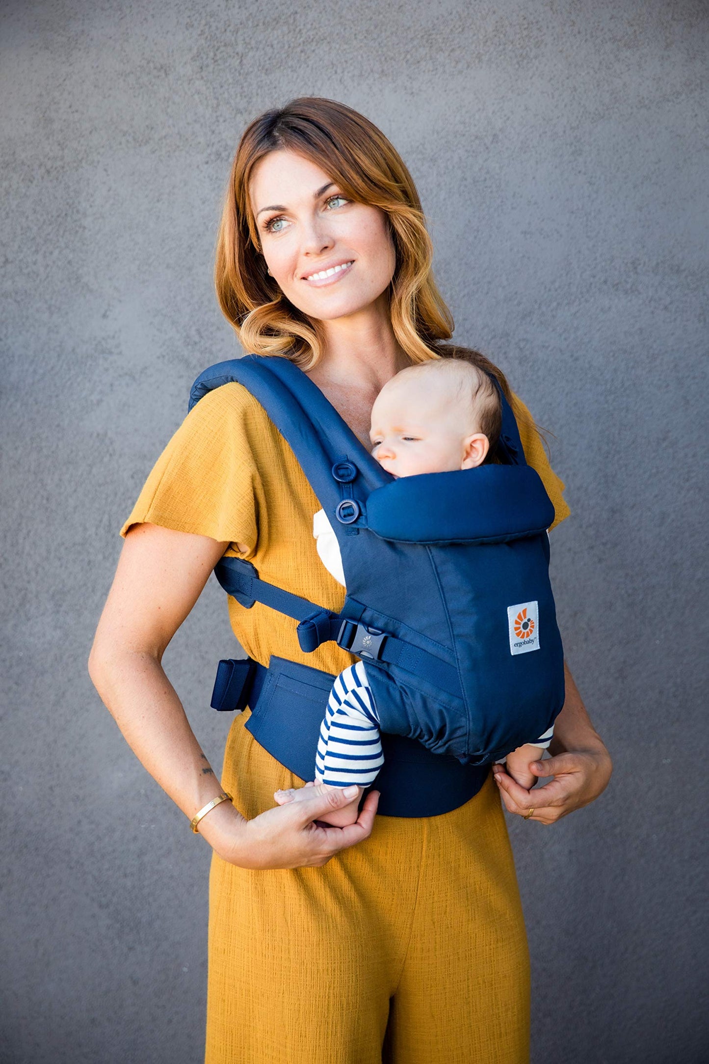 Ergobaby Adapt Babytrage für Neugeborene ab Geburt, 3-Positionen SoftFlex Mesh Ergonomische Babybauchtrage Rückentrage Baby-Tragetasche, Natural Beige, 1 Einheit