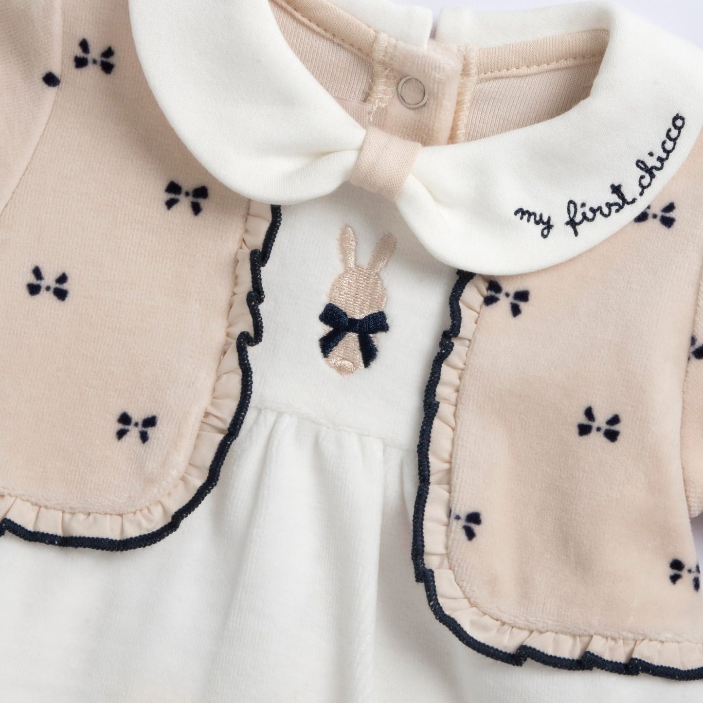 Chicco, Baby-Strampler für Jungen und Mädchen aus warmem und weichem Velours, mit praktischer Knopföffnung, ideal für den Winter, Babykleidung für 0-24 Monate, entworfen in Italien