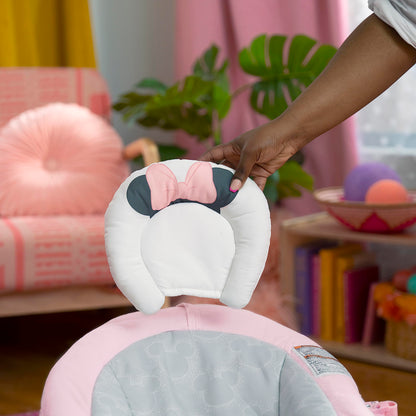 Bright Starts, Minnie Maus Rosy Skies vibrierende Babywippe Babyschaukel mit Musik, Lautstärkeregler, 3 Spielzeugen, Sicherheitsgurt, rutschfesten Füßen und mehr, Minnie Mouse, 1 Stück (1er Pack)