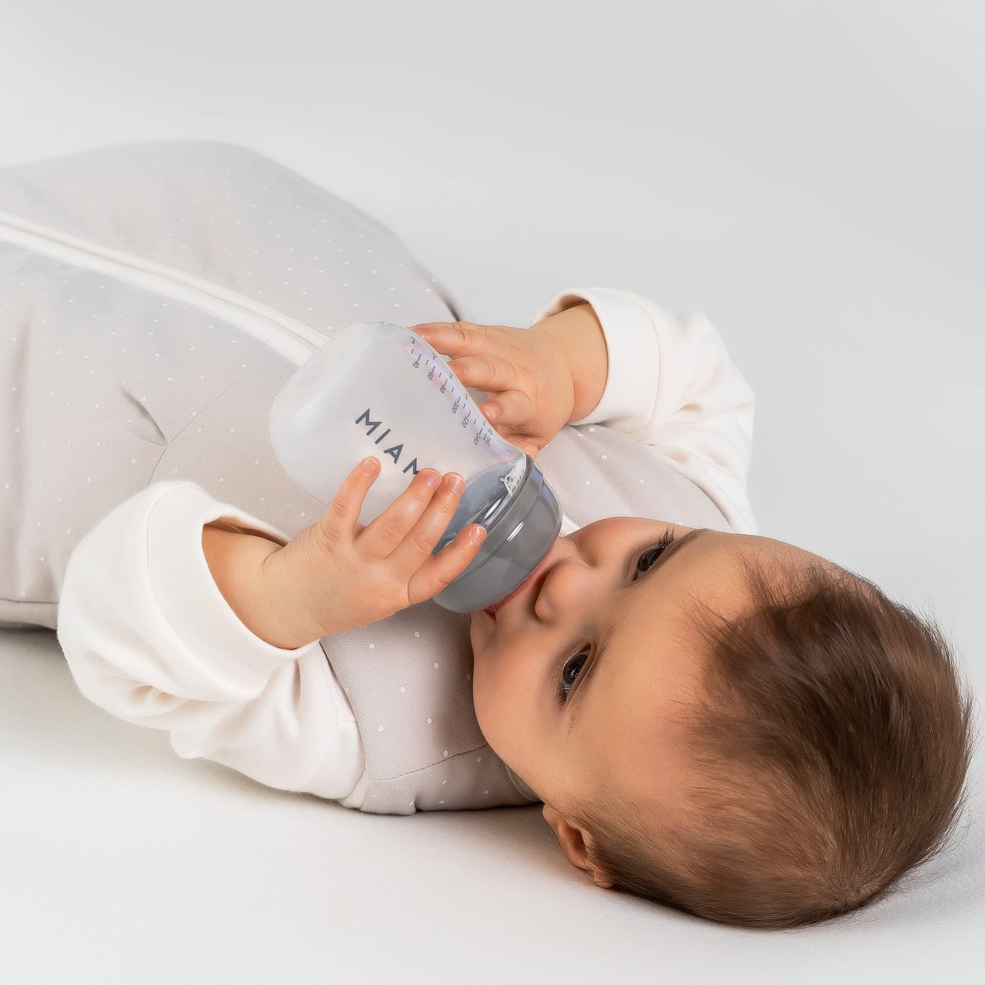 MiaMia 13-tlg. Babyflaschen Set – 6 Flaschen mit Silikon-Trinksaugern | Inkl. Milchpulverportionierer, Bürste & Abtropfständer | BPA-frei, Anti-Kolik & spülmaschinenfest | 2x 140 ml & 4x 260 ml - Meloni2