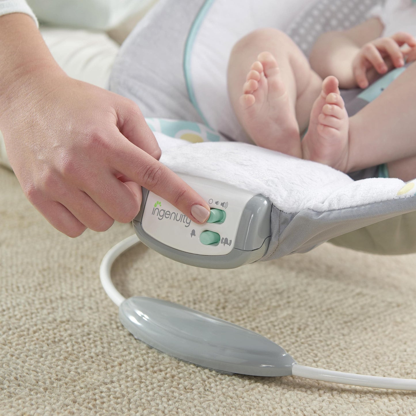 Ingenuity, Morrison Baby Rocker with Soothing Vibrations &amp; 8 Melodies, Play Arch with 2 Toys, Volume Control, Padded Headrest, 3-Point Harness, from Birth to 9 kg 