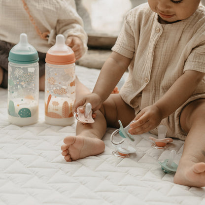 Suavinex, Set mit 2 Schnullern für Babys 0-6 Monate, Symmetrisch, Super weich und flexibel, Dreams Pink, 2er-Pack