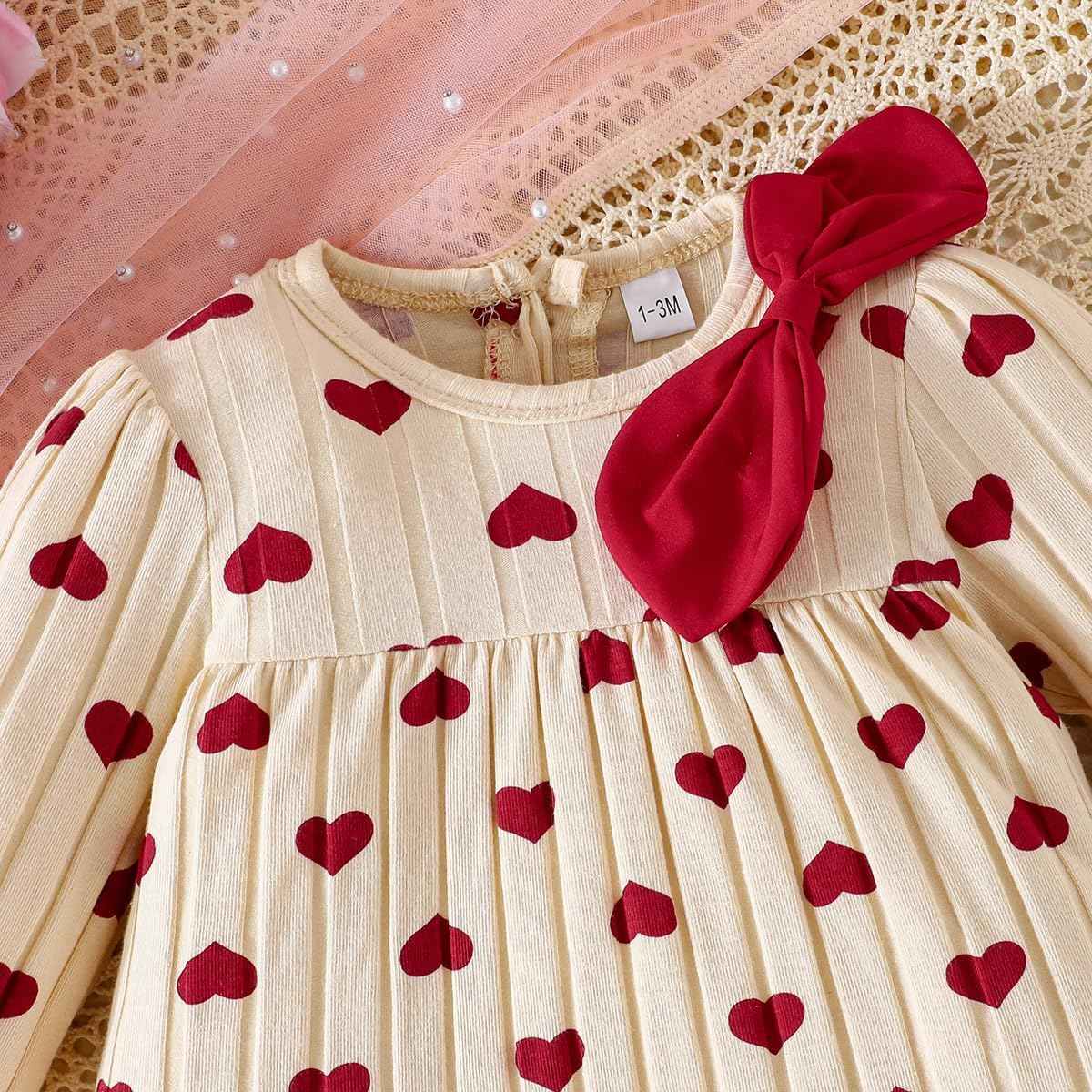 LUVCES Neugeborenes Mädchen Erdbeerkleid Valentinstag Outfit Langarm Rippstrick Kleid mit Herzchenprint mit Stirnband und Söckchen Bekleidungsset
