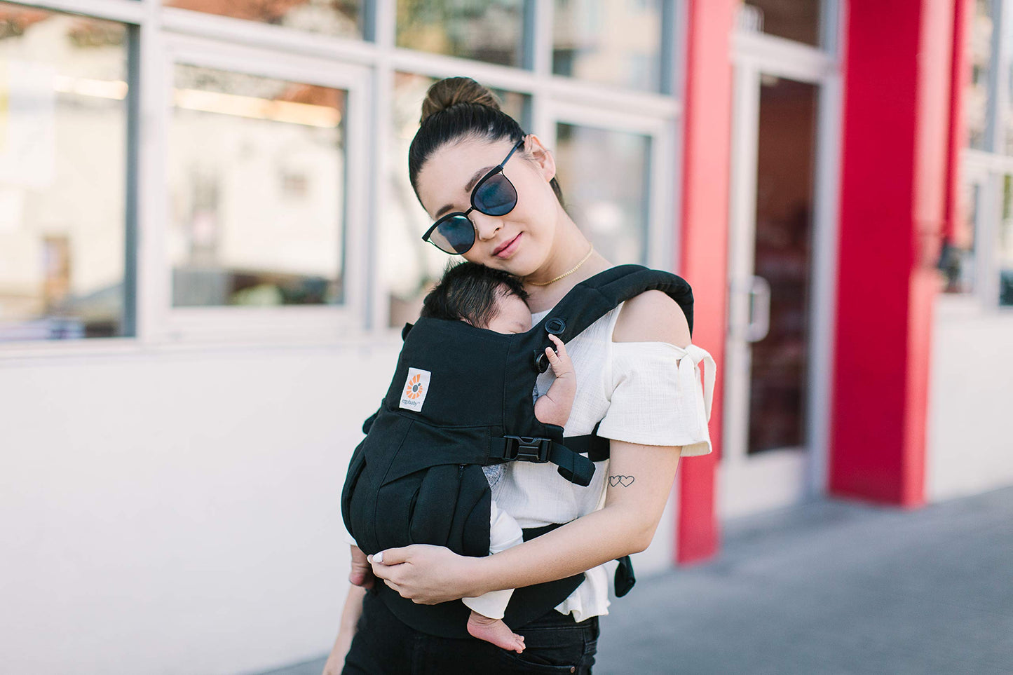 Ergobaby Babytrage, Omni 360 Cool Air Mesh mit 4 Positionen für Neugeborene bis Kleinkinder (0-4 Jahre), ergonomische Kindertrage und Rucksack, Mitternachtsblau