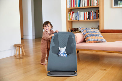 Ergobaby 3-in-1 Evolve Bouncer, Ergonomische Babywippe für Neugeborene ab Geburt bis zum Kleinkind, Babyschaukel mit Neugeboreneneinsatz (2,5 kg - 13,2 kg), Midnight Blue