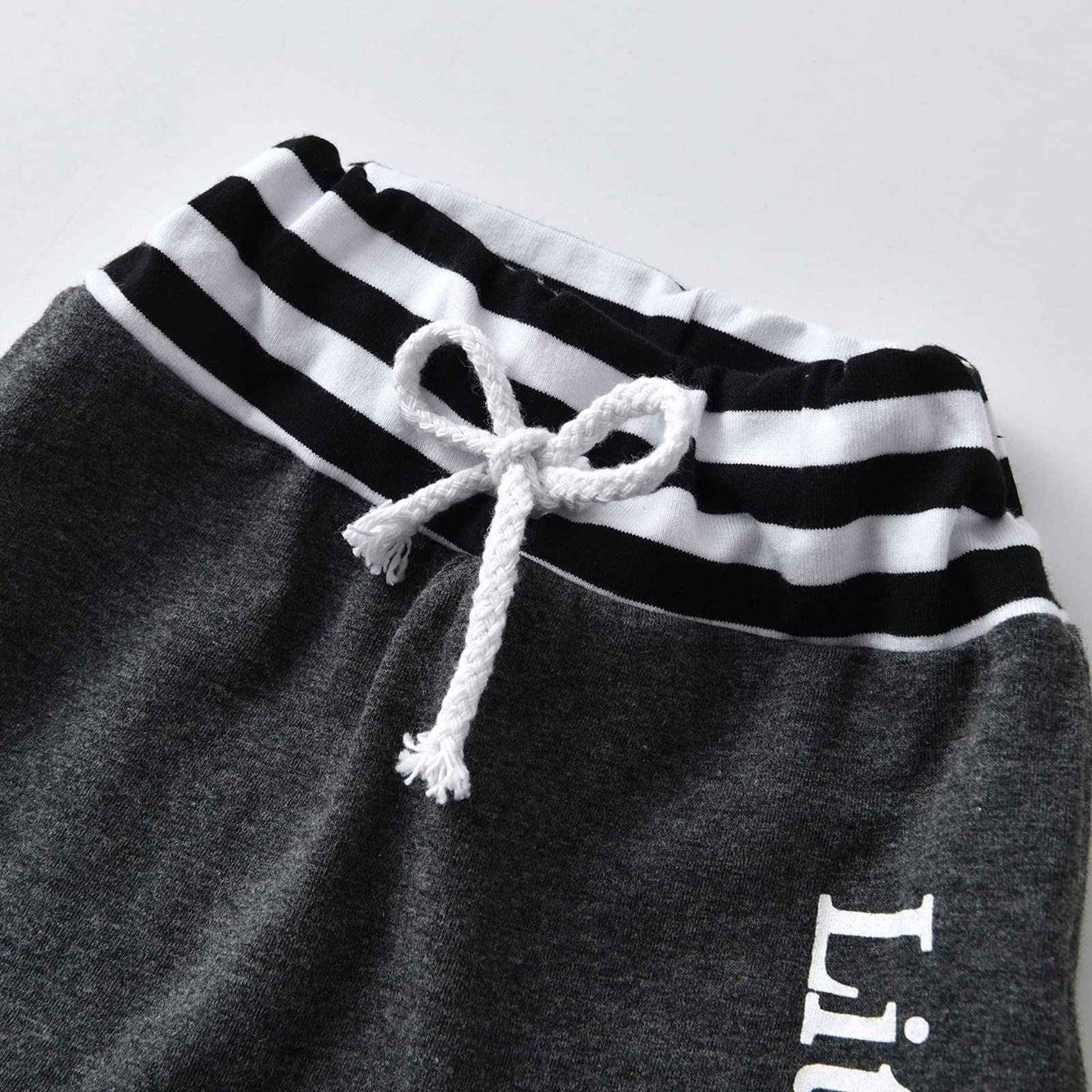 Tinykeke Newborn Baby Boys Clothes Long Sleeve Romper + Hat + Trousers 3-Piece Baby Clothing Set