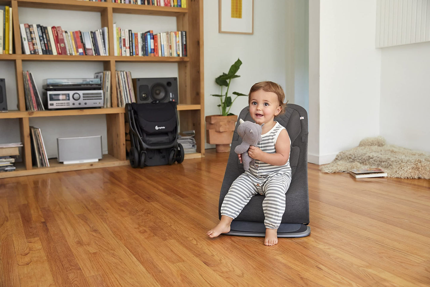 Ergobaby 3-in-1 Evolve Bouncer, Ergonomische Babywippe für Neugeborene ab Geburt bis zum Kleinkind, Babyschaukel mit Neugeboreneneinsatz (2,5 kg - 13,2 kg), Midnight Blue
