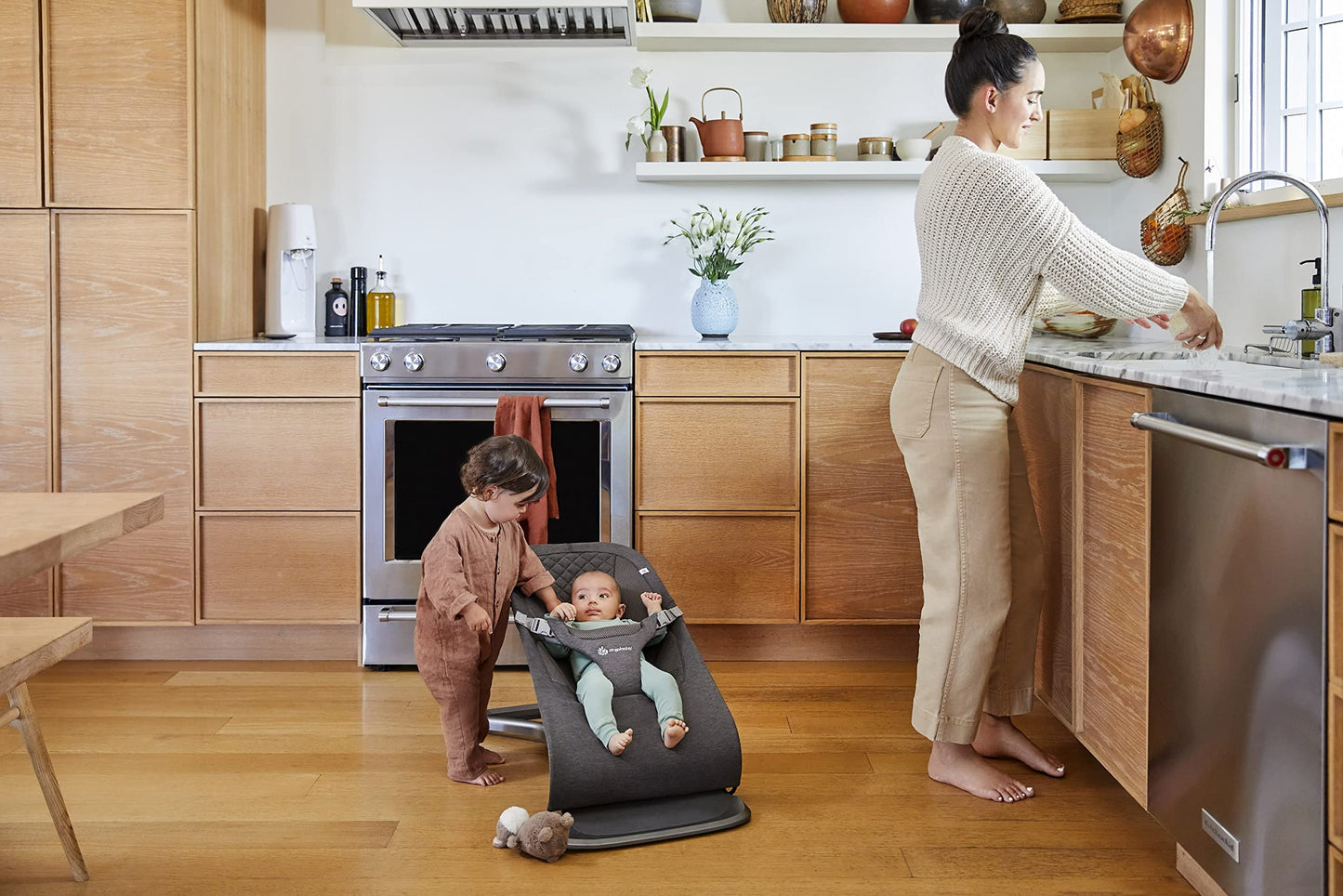 Ergobaby 3-in-1 Evolve Bouncer, Ergonomische Babywippe für Neugeborene ab Geburt bis zum Kleinkind, Babyschaukel mit Neugeboreneneinsatz (2,5 kg - 13,2 kg), Midnight Blue