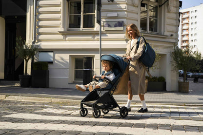 MoMi Kinderwagen ANDREA mit automatischem Faltsystem, bis 22 kg Körpergewicht, 5-Punkt-Sicherheitsgurt, Getränkehalter, Einkaufskorb, Tasche, Insekten- und Regenschutz, mit Zwillingsfunktion
