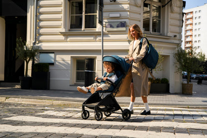 MoMi Kinderwagen ANDREA mit automatischem Faltsystem, bis 22 kg Körpergewicht, 5-Punkt-Sicherheitsgurt, Getränkehalter, Einkaufskorb, Tasche, Insekten- und Regenschutz, mit Zwillingsfunktion