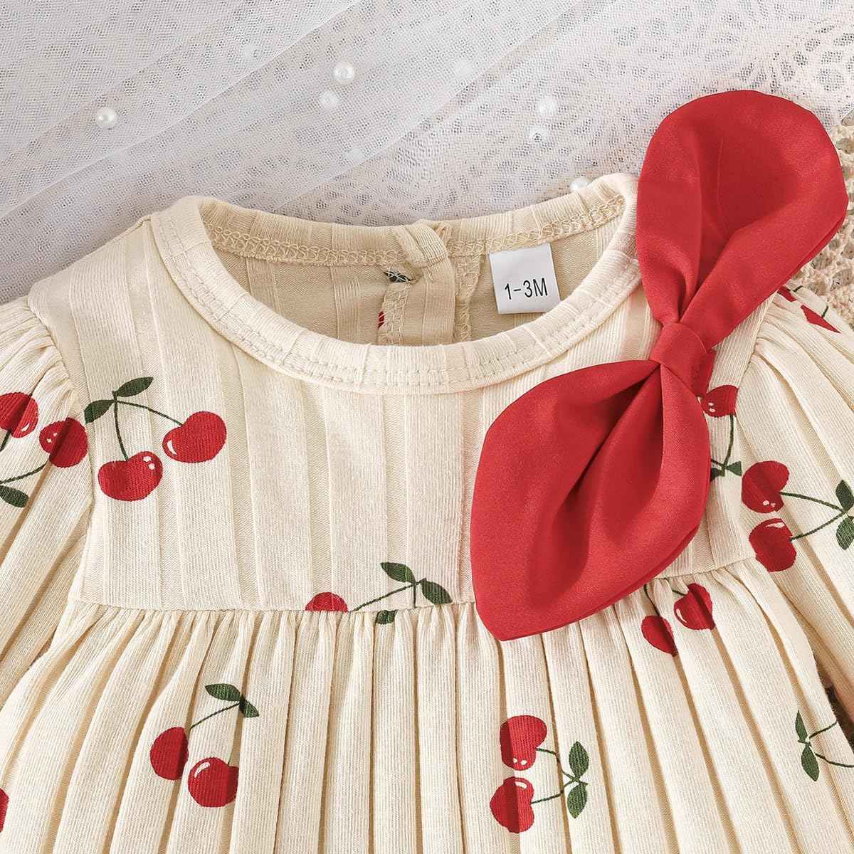 LUVCES Neugeborenes Mädchen Erdbeerkleid Valentinstag Outfit Langarm Rippstrick Kleid mit Herzchenprint mit Stirnband und Söckchen Bekleidungsset