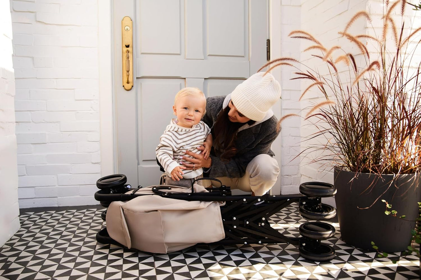 MoMi AKIRA Kinderbuggy Kinderwagen ab 6 Monaten (bis 15 kg), verstellbarer 5-Punkt-Sicherheitsgurt, Babytasche, Einkaufskorb, Regen- und Insektenschutz.