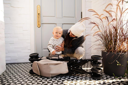 MoMi AKIRA Kinderbuggy Kinderwagen ab 6 Monaten (bis 15 kg), verstellbarer 5-Punkt-Sicherheitsgurt, Babytasche, Einkaufskorb, Regen- und Insektenschutz.