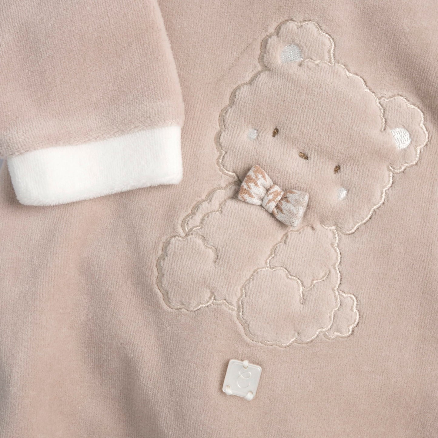 Chicco, Baby-Strampler für Jungen und Mädchen aus warmem und weichem Velours, mit praktischer Knopföffnung, ideal für den Winter, Babykleidung für 0-24 Monate, entworfen in Italien
