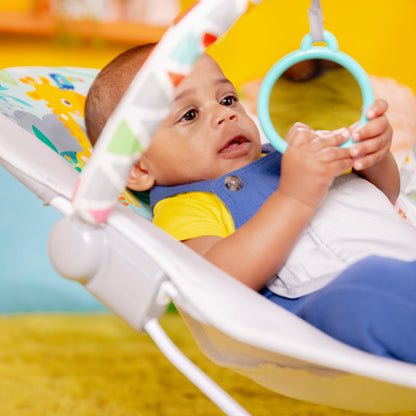 Bright Starts, Babywippe Babyschaukel Safari Fun mit Beruhigenden Vibrationen, Spielbogen mit 2 Spielzeugen, 3-Punkte-Gurt Sitz, Maschinenwaschbares Sitzpolster, ab der Geburt bis 9kg