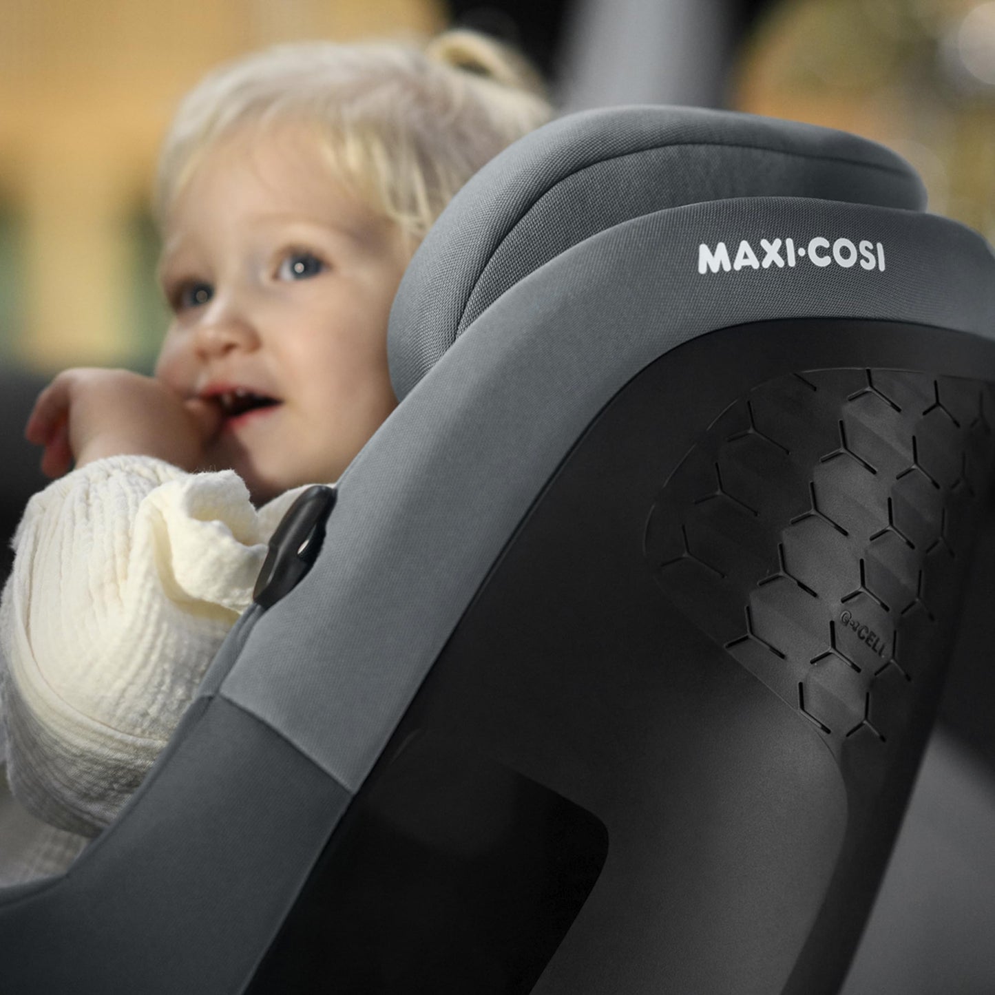 Maxi-Cosi Pebble i-Size, Babyschale, 0–15 Monate, 0–13 kg, 40–83 cm, leichter i-Size Kindersitz, Click&Go-Installation, G-CELL Seitenaufprallschutz, Sitzverkleinerer, Tonal Black - Meloni2