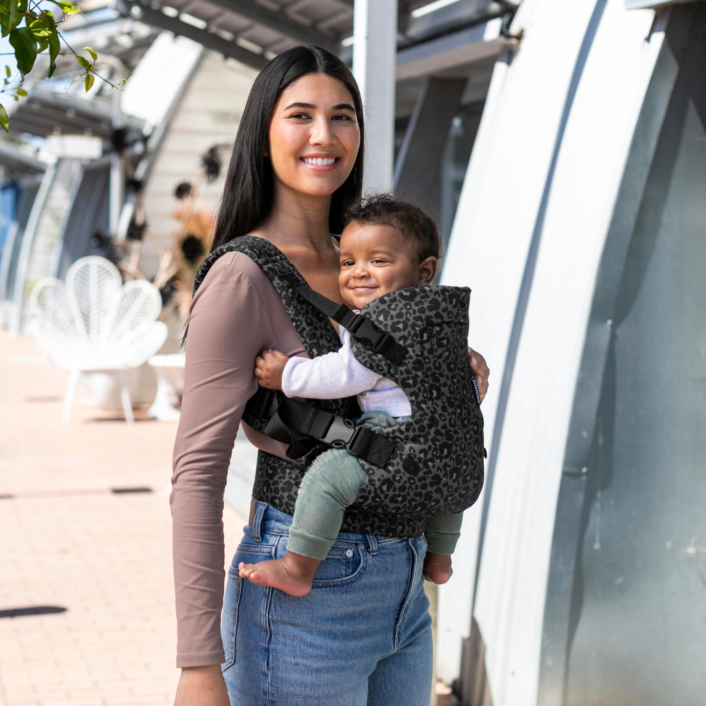 Infantino Flip Advanced 4-in-1 Babytrage, Ergonomisch, Umwandelbar, mit Blickrichtung Nach Innen und Außen, Vorne und Hinten Tragbar für Neugeborene bis Kleinkinder von 3,6-14,5 kg, Grau