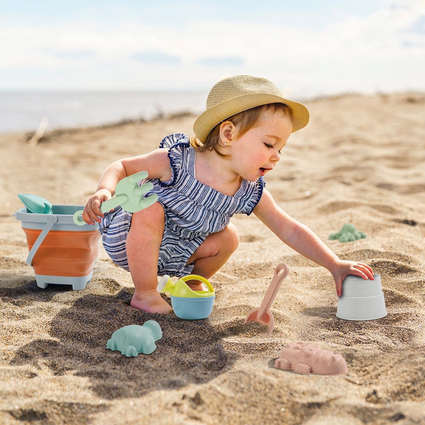 Euakee Sand Toy for Children, 11 Pieces Sand Toys with Foldable Bucket, Sanity Toy Set, Sand Toy Beach, Sandpit Toy for Children 3 4 5 6 7 Years (Orange)