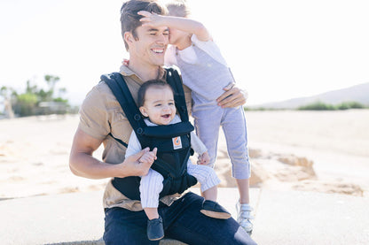 Ergobaby Babytrage, Omni 360 Cool Air Mesh mit 4 Positionen für Neugeborene bis Kleinkinder (0-4 Jahre), ergonomische Kindertrage und Rucksack, Mitternachtsblau