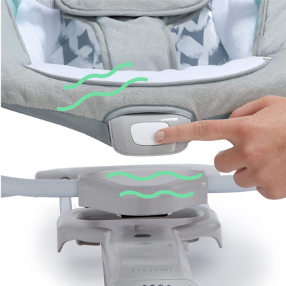 Ingenuity Hugs & Hoots zusammenklappbare & tragbare Babyschaukel, 5 Schaukelgeschwindigkeiten, 8 Melodien, 3 Naturgeräusche, Lautstärkeregulierung und Spielzeugbügel, ab der Geburt bis 9kg