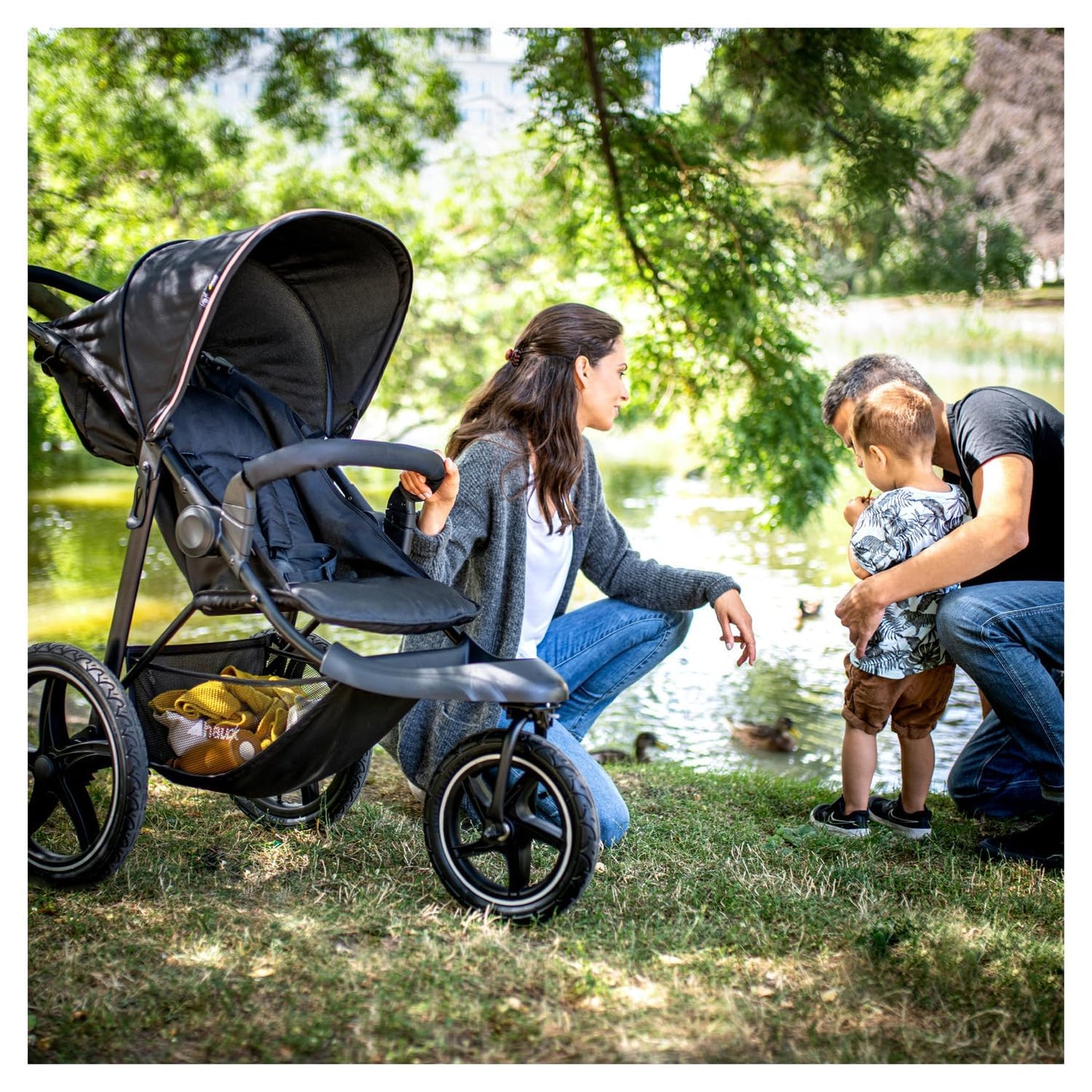 Hauck Runner, Schwarz/Neongelb - Robuster All-Terrain-Pugchair mit Regenschutz, XL Pneumatische Lufträder, verstellbare Rückenlehne von Geburt bis zu 22 kg, höhenverstellbarer Griff, XL Mesh-Fenster