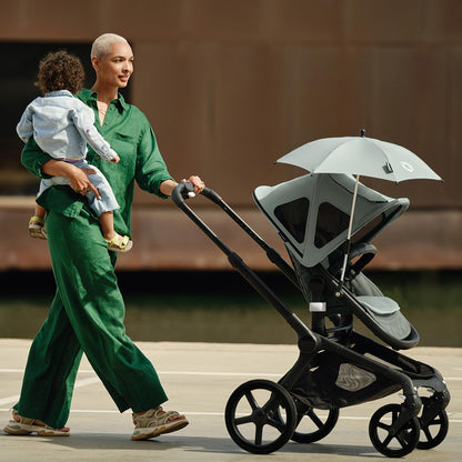 Bugaboo Sonnenschirm+, kompatibel mit allen Bugaboo Kinderwagen, mit UPF 50+ Schutz gegen UV-Strahlen, große Schattenfläche, Verbindung mit einem Klick & leicht verstellbarer Mechanismus, Desert Taupe
