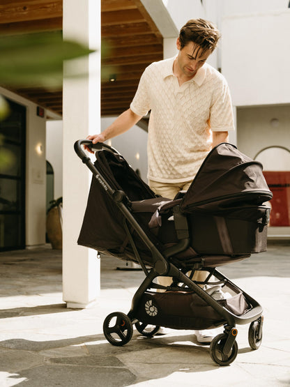 Ergobaby Metro3 Kinderwagen Buggy mit Liegefunktion, Baby-Buggy ab Geburt bis 22kg (0-4 Jahre), Zusammenklappbar und Autositz Kompatibel, höhenverstellbarer Griff, ergonomischer Sitz, Graphite Grey