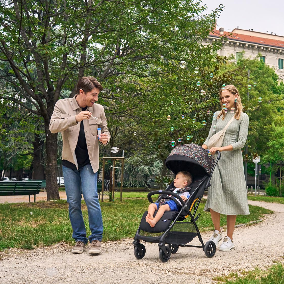 Chicco, Glee Pushchair from 0 Months to 4 Years with Automatic and Compact Closure, Extendable Hood with SPF 50+ and Rain Cover, 3-Level Adjustable Backrest, Leg Rest