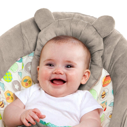 Bright Starts, Disney Baby, Winnie the Pooh Babywippe Babyschaukel mit Vibrationen, Automatischer Ausschaltfunktion, Melodien, Lautstärkeregler, Abnehmbarer Kopfstütze und Spielbogen