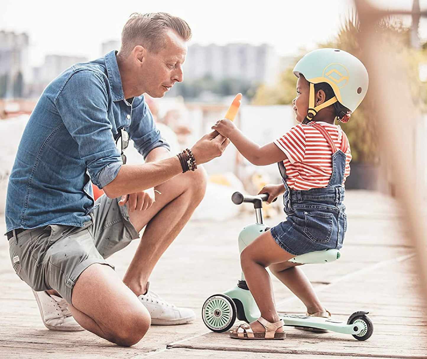 Scoot and Ride Babyhelm mit verstellbaren Trägern, Mattes Finish, Größen XXS, inklusive LED-Sicherheitslicht und weicher Fleece-Polsterung für zusätzlichen Schutz