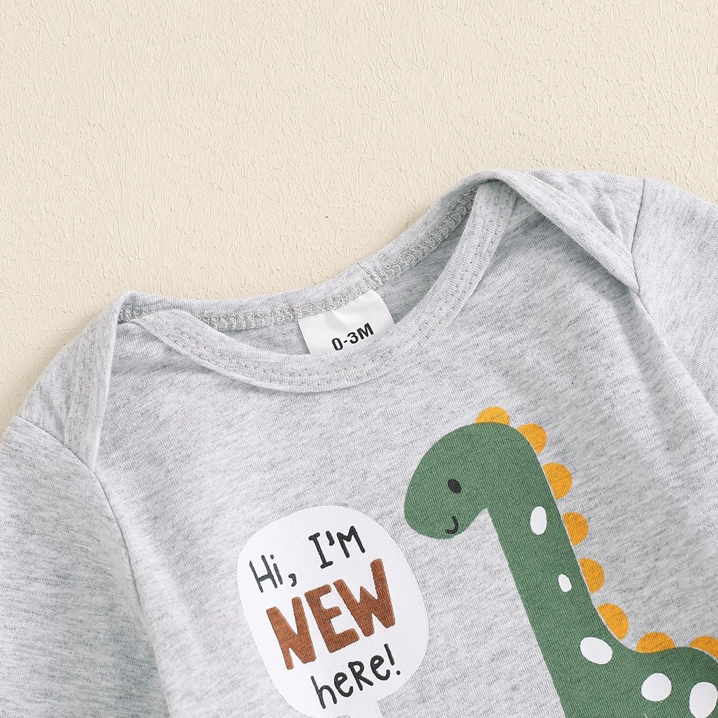 Hallo Ich bin neu hier Neugeborene Baby Jungen Kleidung Set Dinosaurier Print Langarm Bodysuit und Hosen Baumwolle Baby Kleidung Set Herbst Winter Kleidung Sets für Baby Jungen Outfits