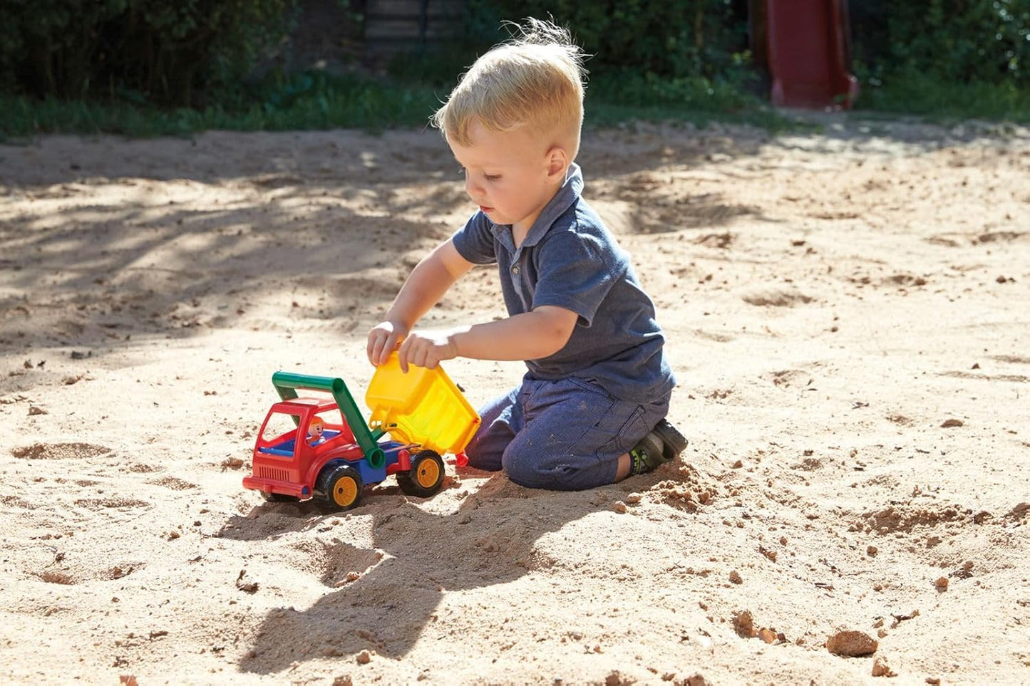 Lena 04150 - Aktive LKW Kipper, Baustellenfahrzeug ca. 27 cm, robuster Kipplaster mit Haltegriff und beweglicher Spielfigur, Muldenkipper Set, Spielfahrzeug für Kinder ab 2 Jahre