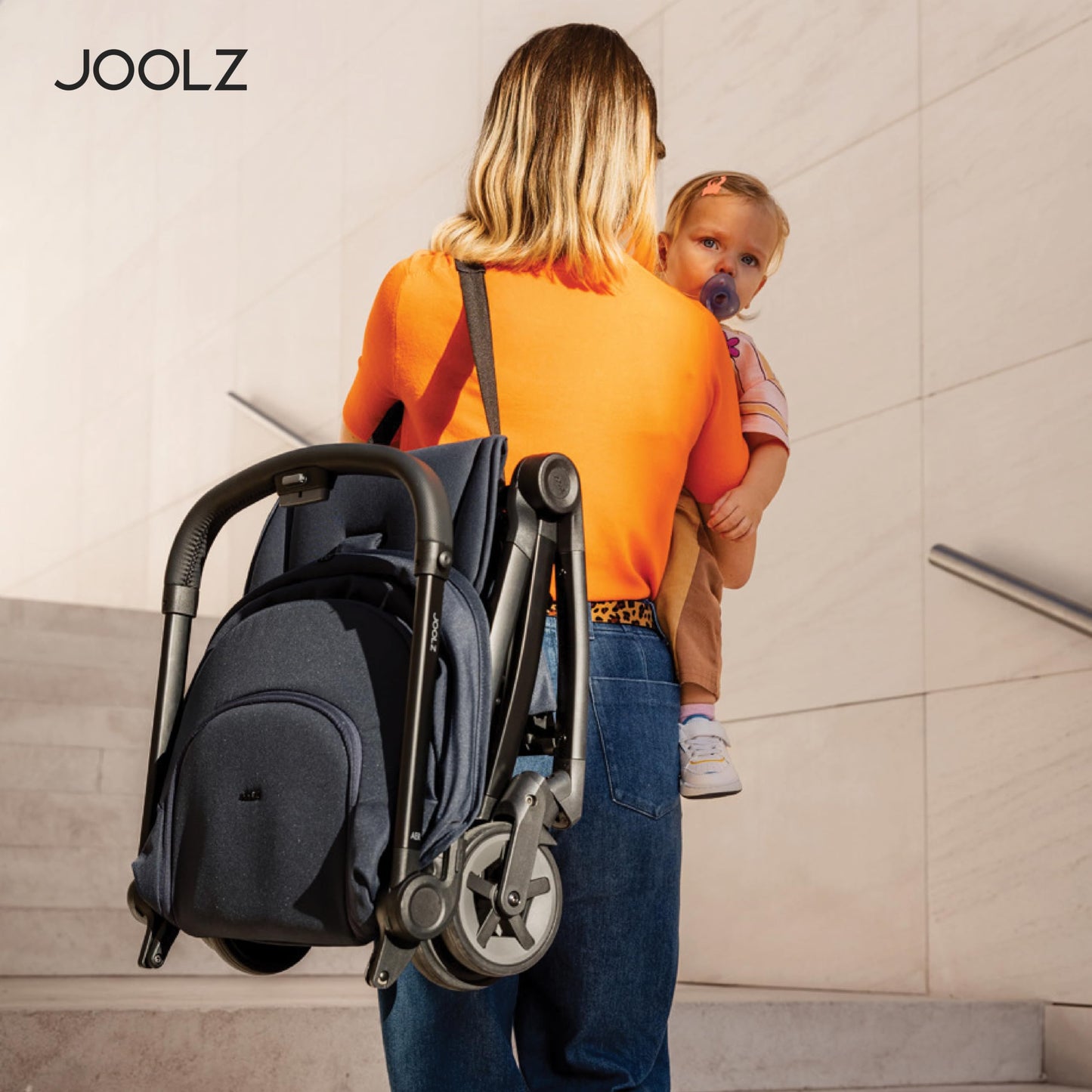 Joolz Aer2 Reise-Kinderwagen – Kompakter Reisebuggy für Babys und Kleinkinder, Einhand-Faltung, Liegefunktion & UPF 50+ Sonnendach, Flugzeug Handgepäck tauglich, ideal für Reisen (Space Black)