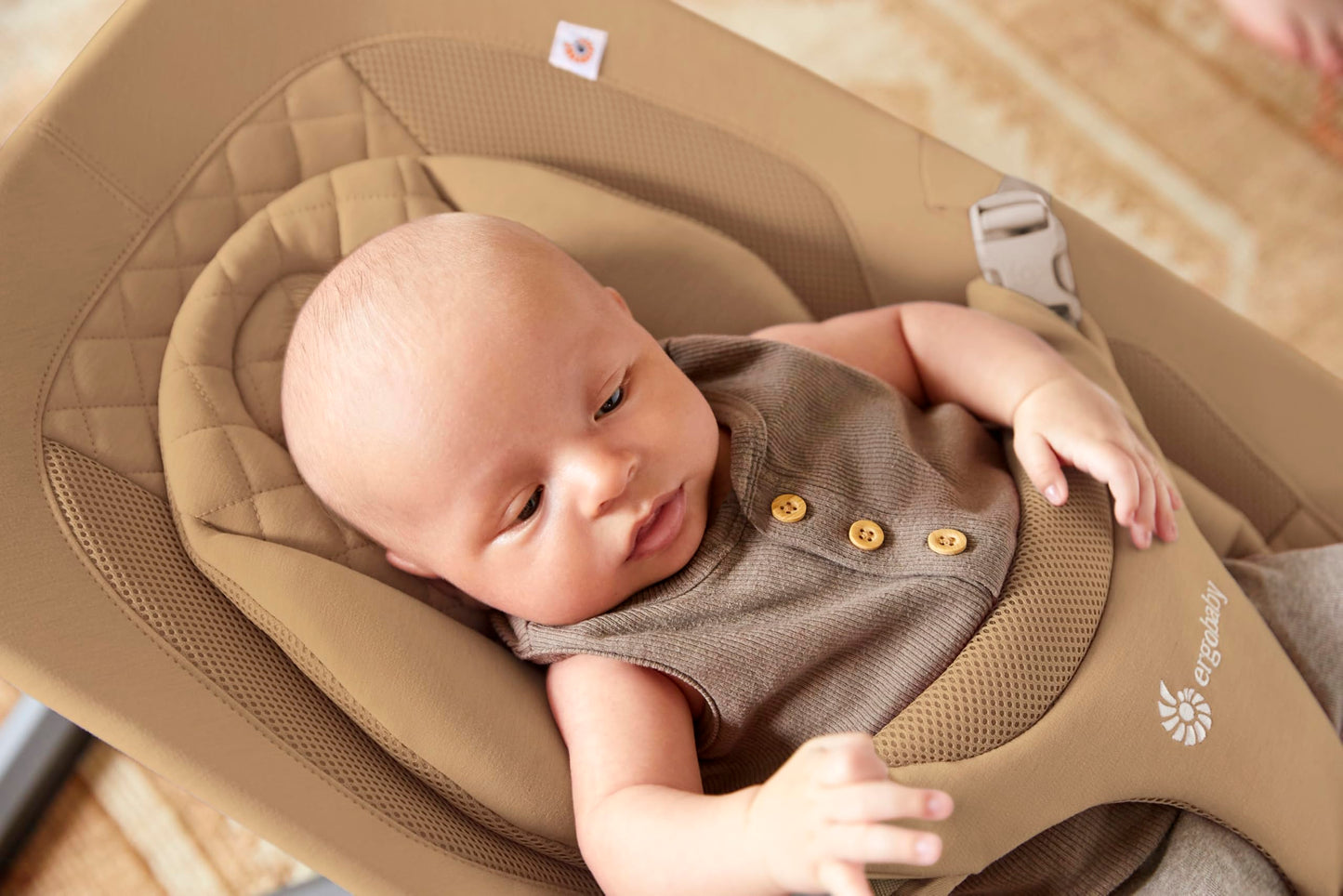 Ergobaby 3-in-1 Evolve Bouncer, Ergonomische Babywippe für Neugeborene ab Geburt bis zum Kleinkind, Babyschaukel mit Neugeboreneneinsatz (2,5 kg - 13,2 kg), Midnight Blue